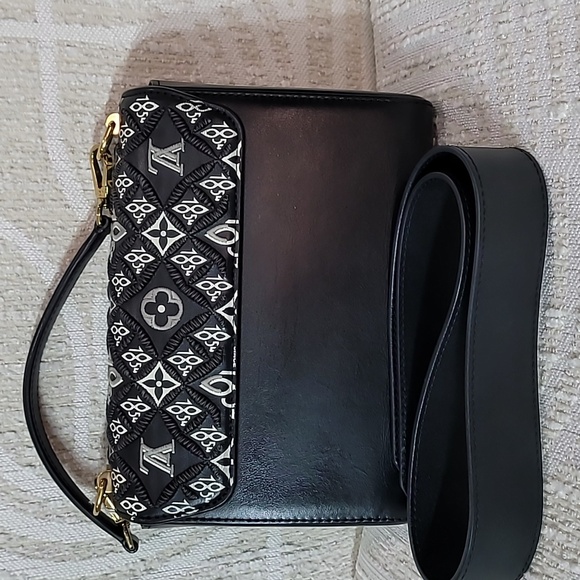 Louis Vuitton Twist 1854 Limited Edition Black and White Shoulder Bag - Picture 3 of 15